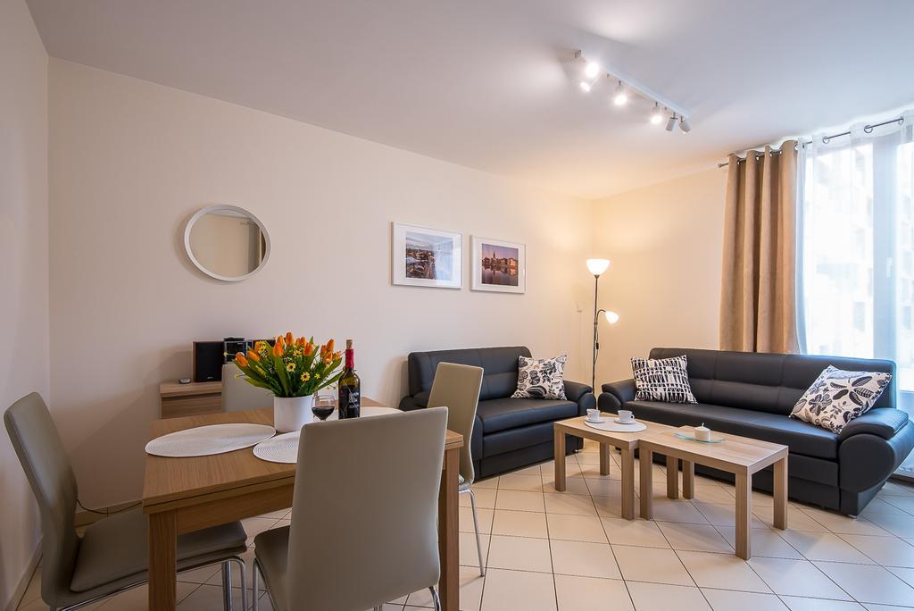 Apart. Grabiszynska - Parking Included Вроцлав Екстериор снимка