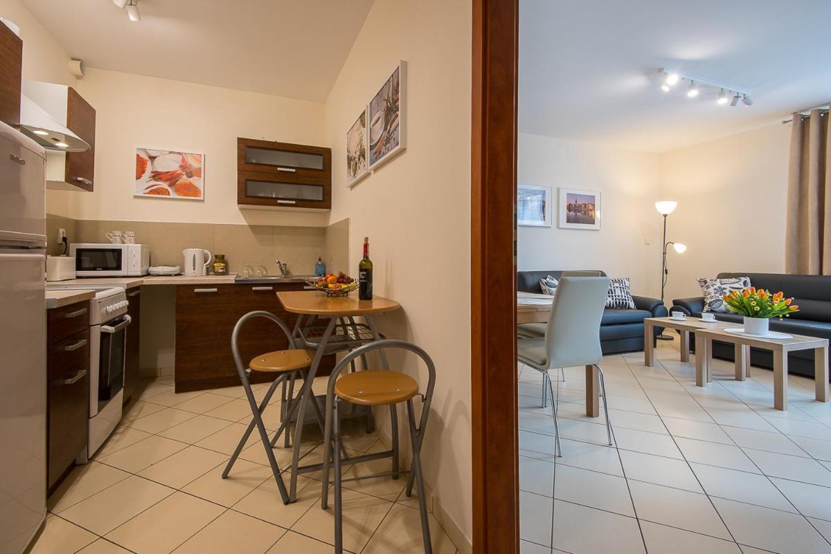 Apart. Grabiszynska - Parking Included Вроцлав Екстериор снимка